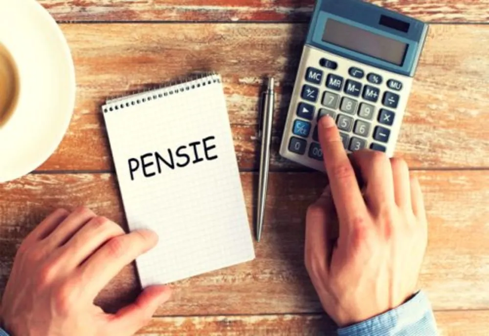 S-a adoptat proiectul de lege care interzice cumularea pensiei cu salariul pentru bugetari
