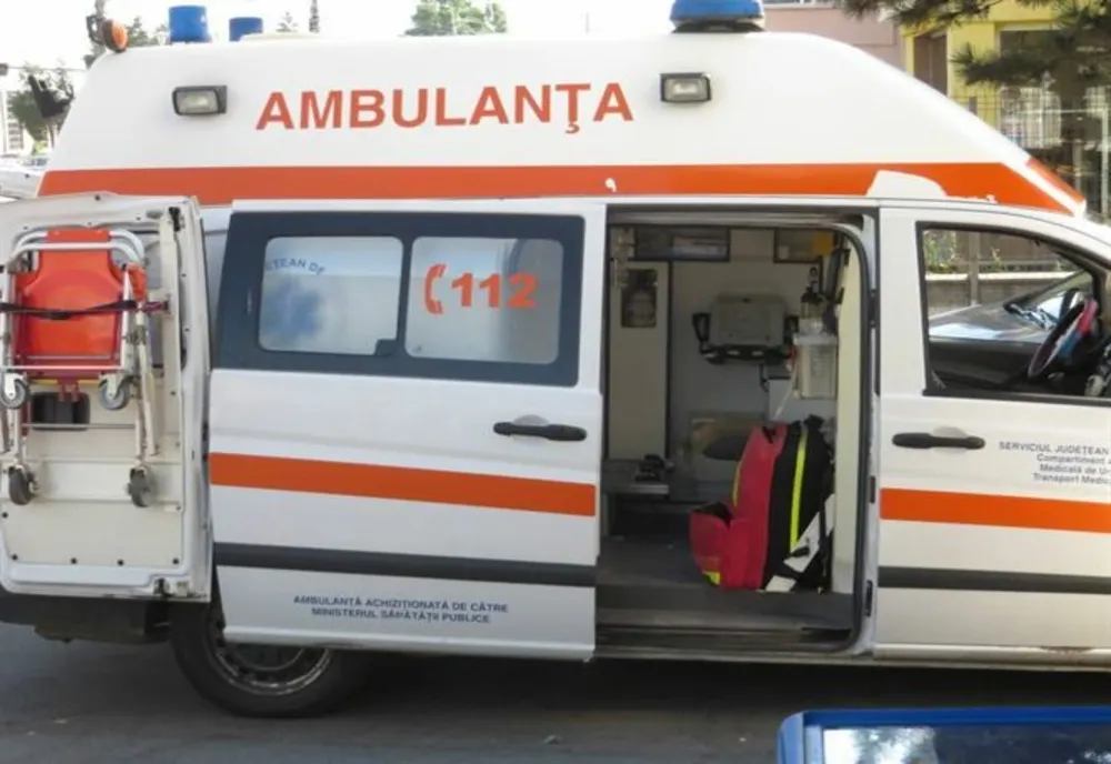 ACCIDENT pe E85 între o mașină și un microbuz plin de copii
