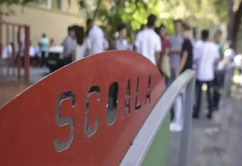 Ministerul Educației și Inspectoratul Școlar București cer deblocarea transportului în comun pentru elevi - Se recomandă motivarea absenţelor
