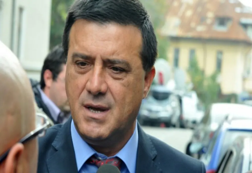 Plenul reunit al Parlamentului, convocat pentru a vota revocarea din funcţie a vicepreşedintelui Curţii de Conturi, Niculae Bădălău, după ce a fost arestat preventiv