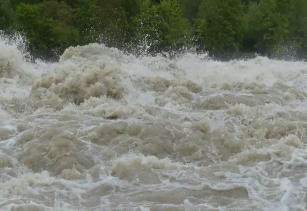Avertisment meteo: Hidrologii anunţă risc de viituri în zece bazine hidrografice, până la miezul nopţii