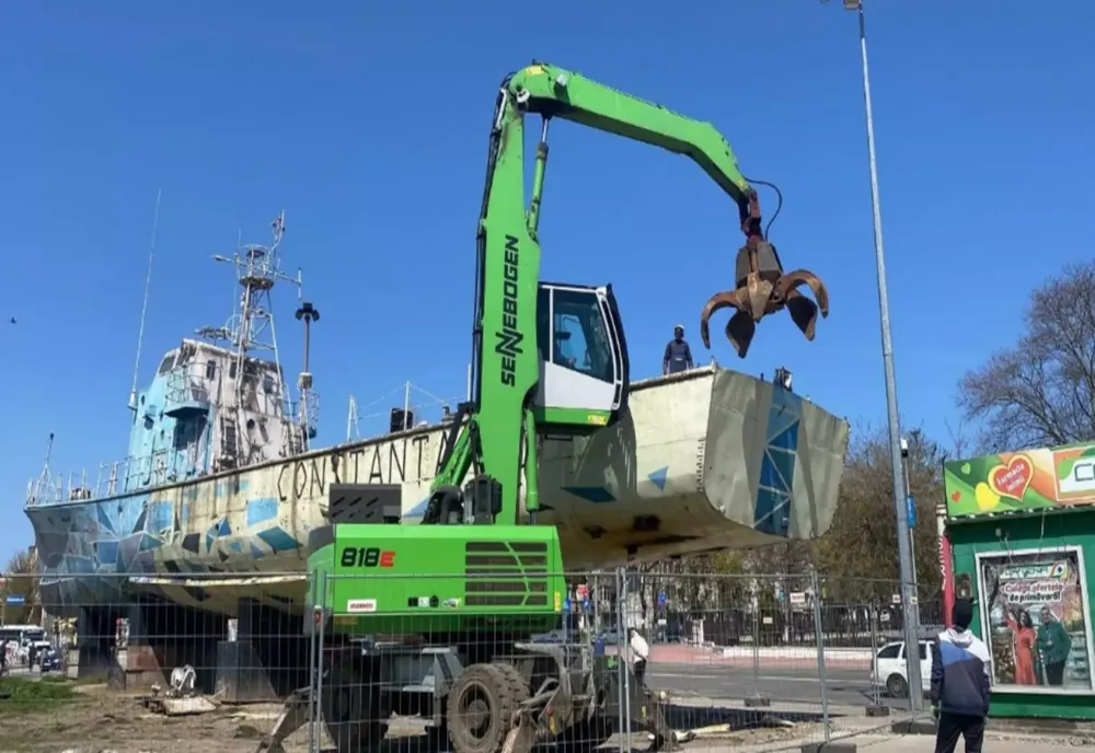 Constanța a pierdut un simbol: vaporașul din fața gării, dezafectat. Primăria susține că întreținerea era costisitoare