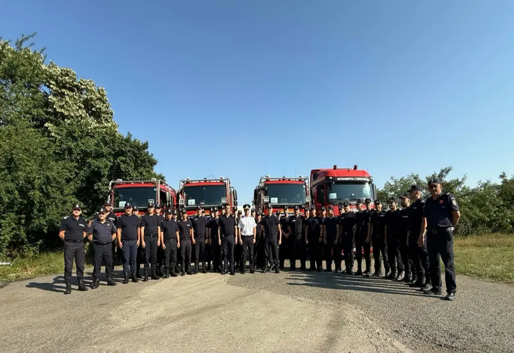 Pompieri români, trimiși în Franța să intervină pentru stingerea incendiilor de vegetație