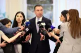  Prețul motorinei trece din nou de 10 lei pe litru. Bogdan Ivan cere controale urgente la companiile petroliere