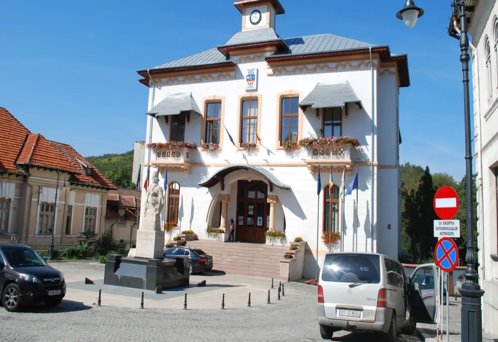 Un sediu al Primăriei Slatina, spart de hoți. S-a furat un seif gol