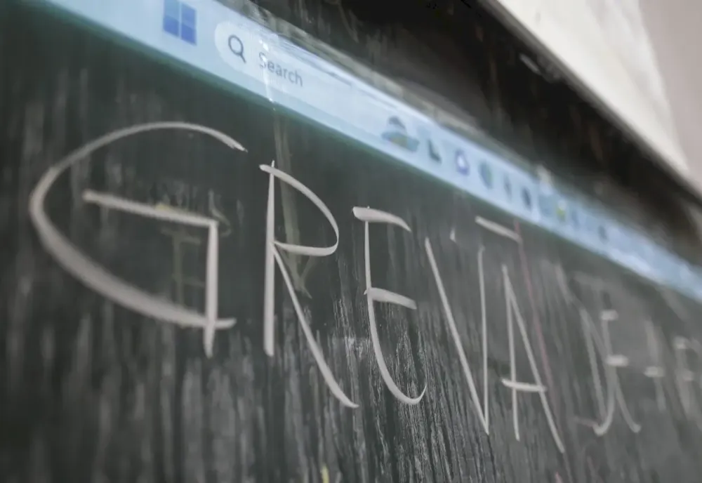 Oferta Guvernului către sindicatele din educaţie: 4.000 de lei net pentru personalul didactic. Executivul anunță un acord privind salariul debutantului în legea salarizării