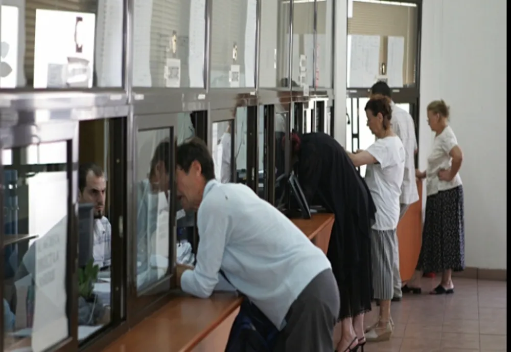 Adio scandaluri la ghișeu! Românii care ridică tonul la funcționari riscă amenzi uriașe, de până la 20.000 de lei