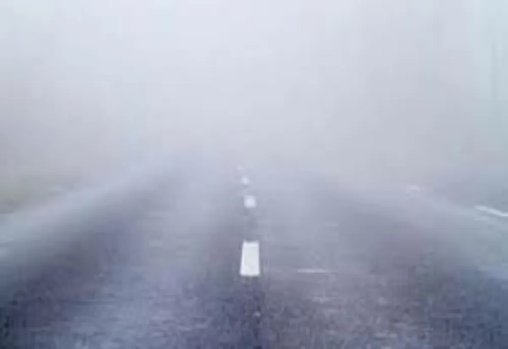 INFOTRAFIC: CIRCULAȚIA PE MAI MULTE ȘOSELE DIN ȚARĂ, AFECTATĂ DE CEAȚĂ