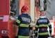 Incendiu puternic într-un bloc din Iași: Zeci de persoane evacuate. Un bărbat a suferit arsuri grave